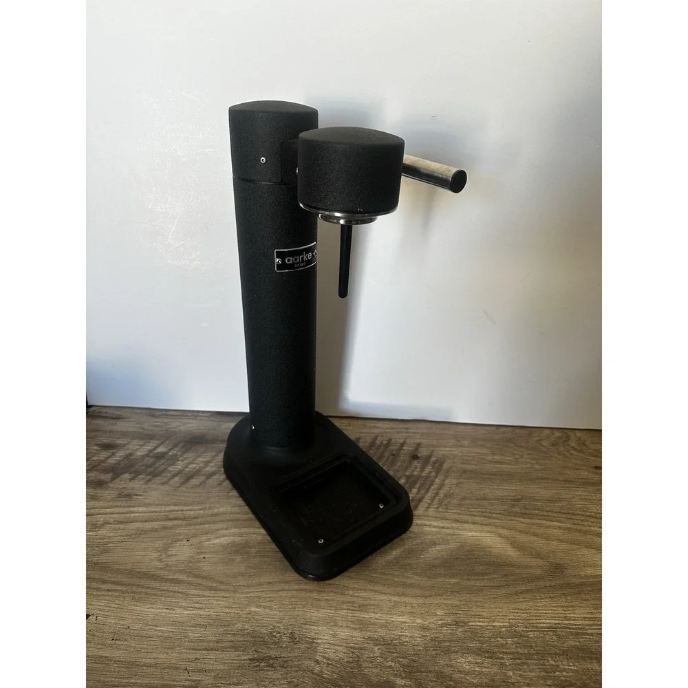 AARKE Carbonator AA01 Sparkling Water Soda Maker Matte Black Cordless Machine
